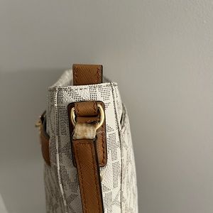 Michael kors crossbody